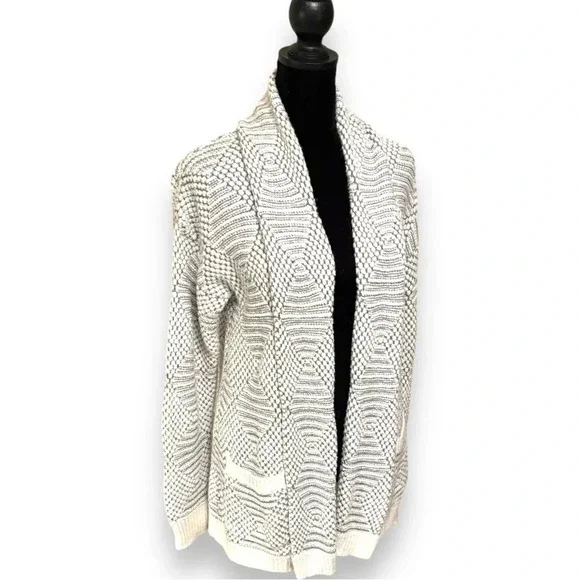 A New Day Cozy Gray and White Geometric Pattern Print Relaxed Fit Open Cardigan - Picture 6 of 16